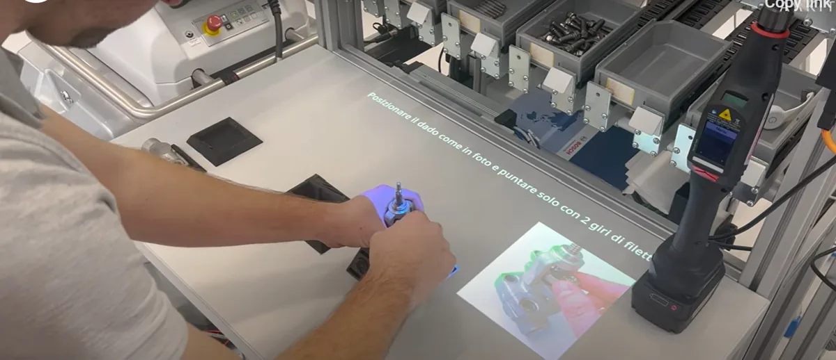 Operator guided by projected augmented reality at a manual workstation