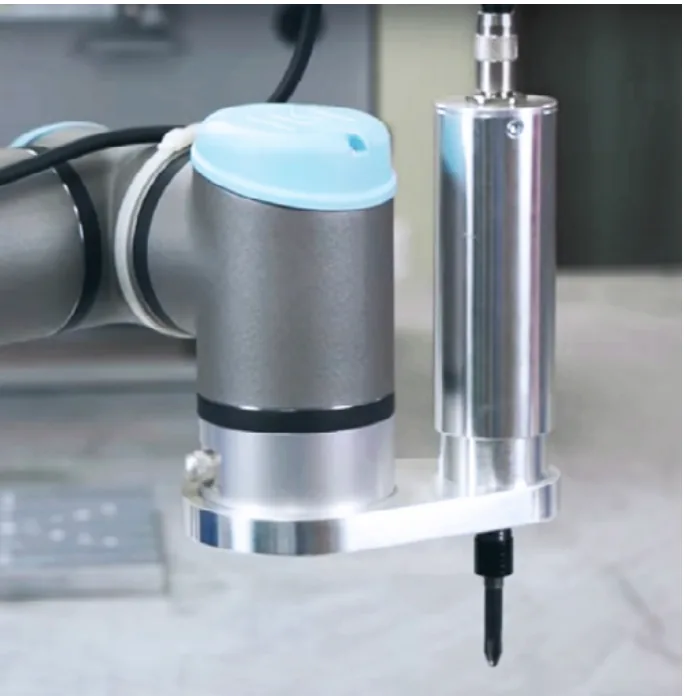 Collaborative robot fitted with a precision tightening spindle end-effector